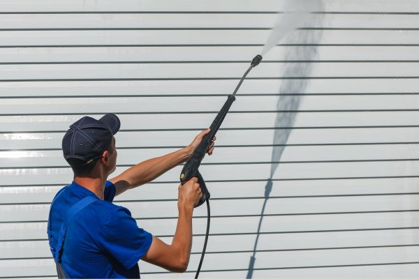Siding Washing in Salem