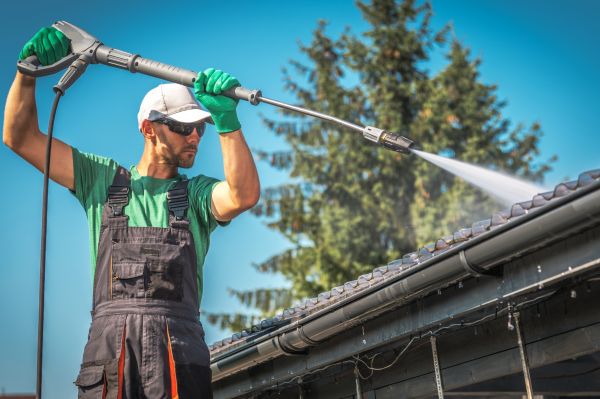 Gutter Washing in Salem
