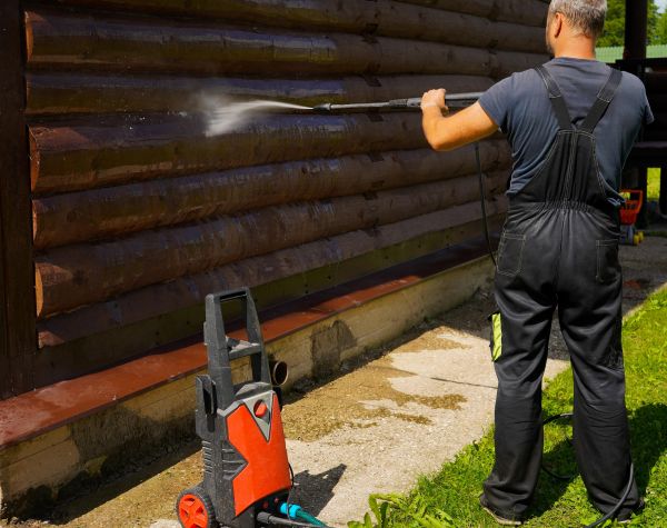 Log Home Pressure Washing in Salem