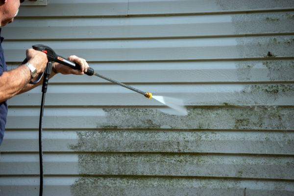Vinyl Siding Power Washing in Salem